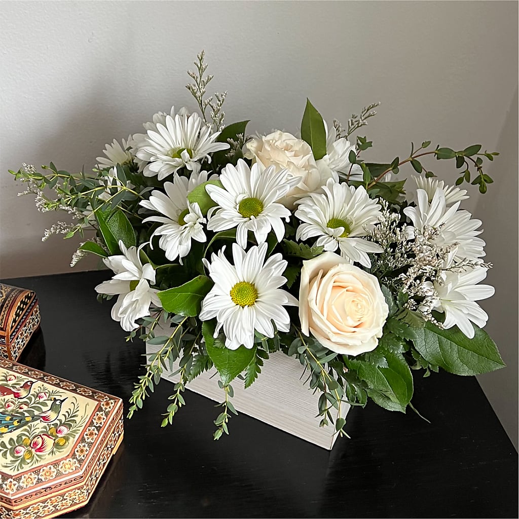 Fresh Linen Box Bouquet – CARLOS BLOOMS & EVENTS, Garnerville NY