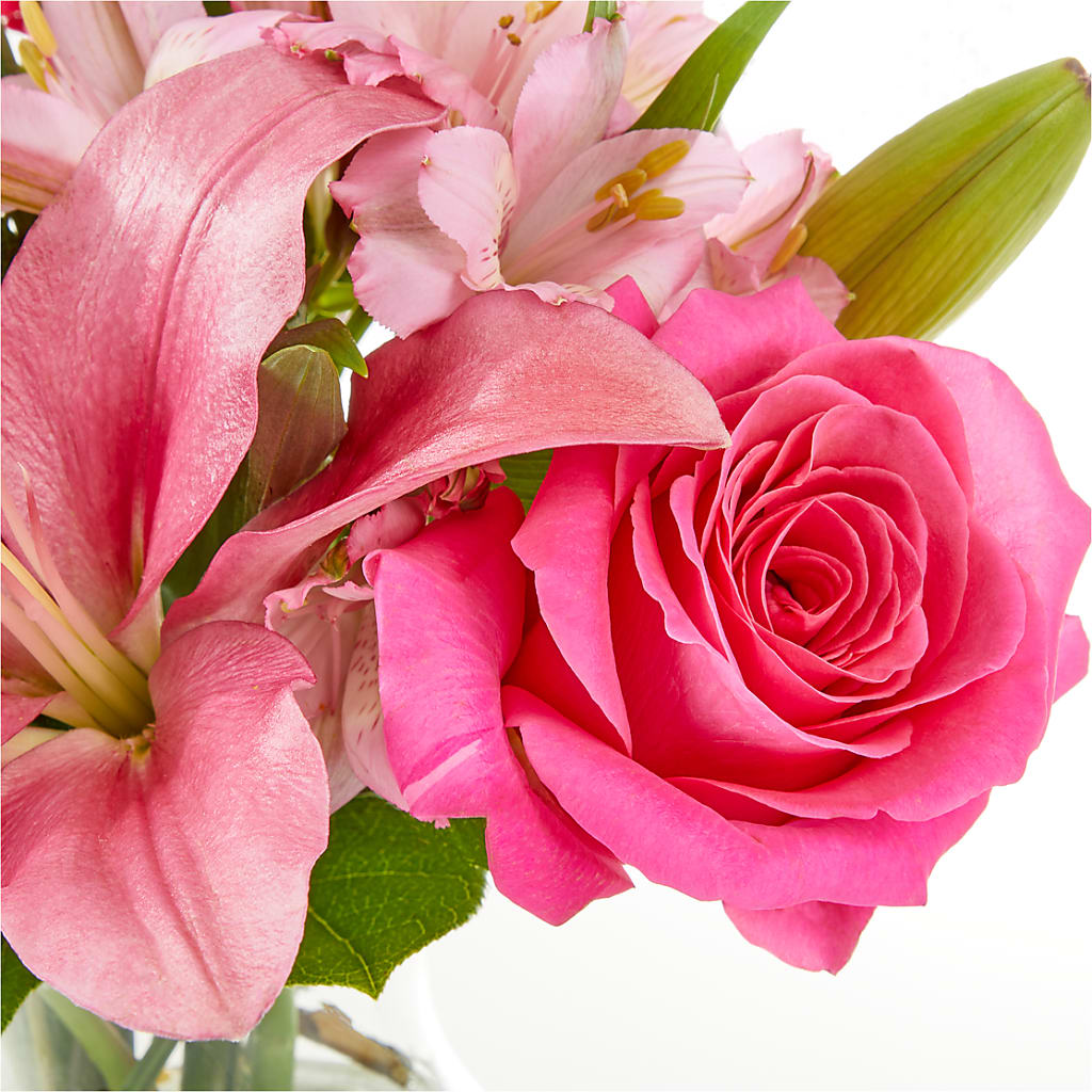 Lots of Love Bouquet – CARLOS BLOOMS & EVENTS, Garnerville NY