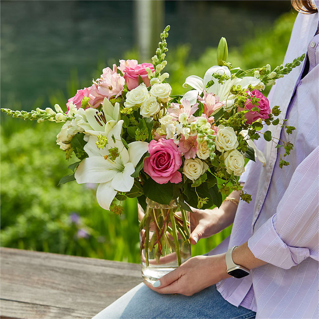 Fondly Bouquet – CARLOS BLOOMS & EVENTS, Garnerville NY