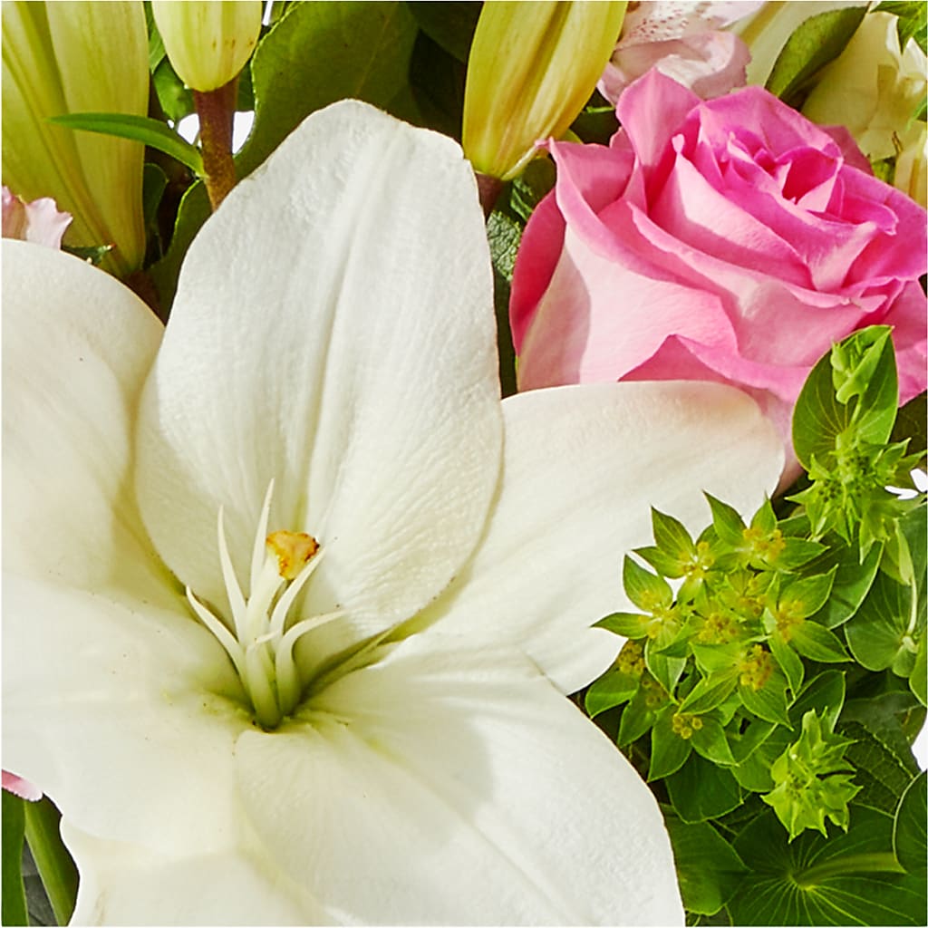 Fondly Bouquet – CARLOS BLOOMS & EVENTS, Garnerville NY