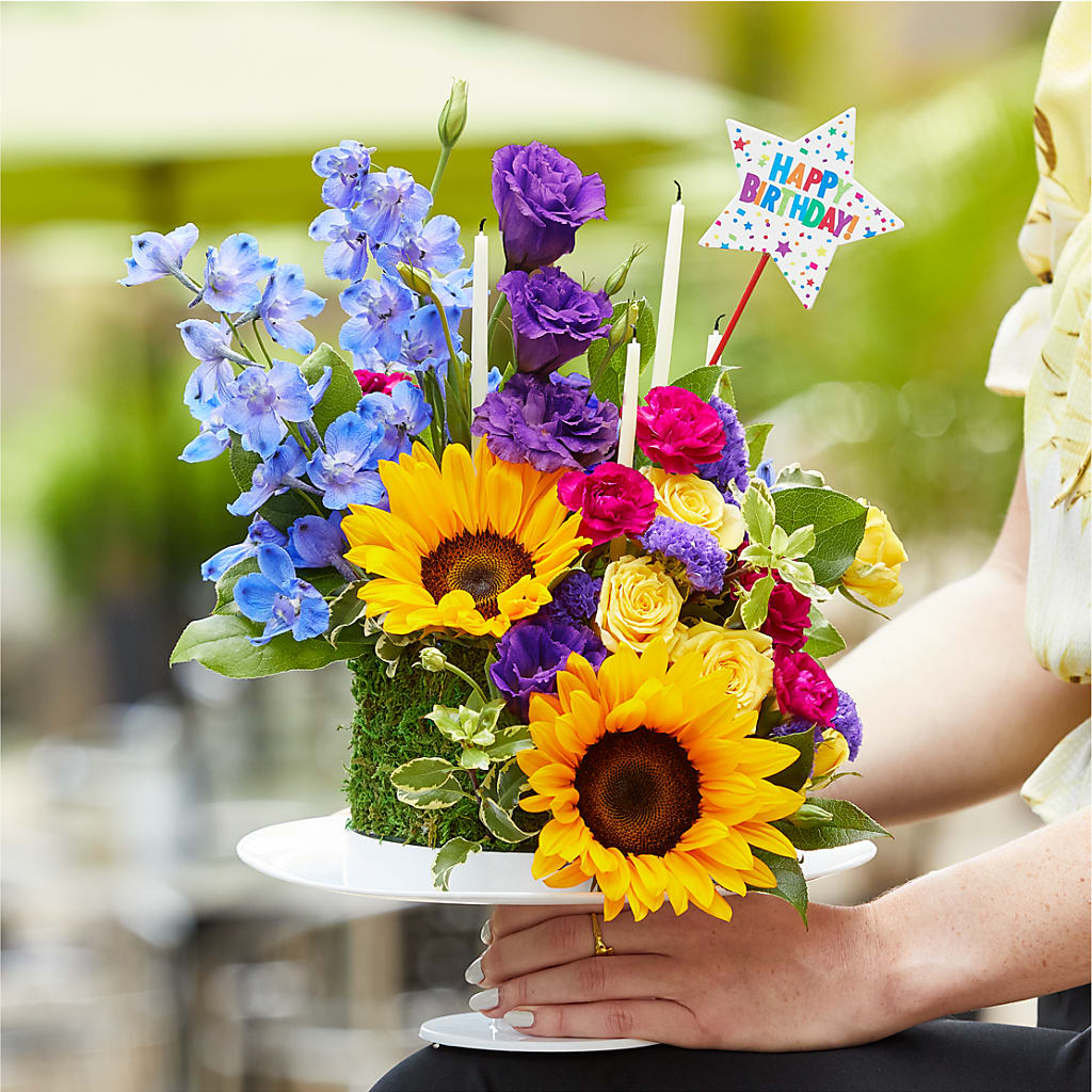 Star of the Day Floral Cake – CARLOS BLOOMS & EVENTS, Garnerville NY